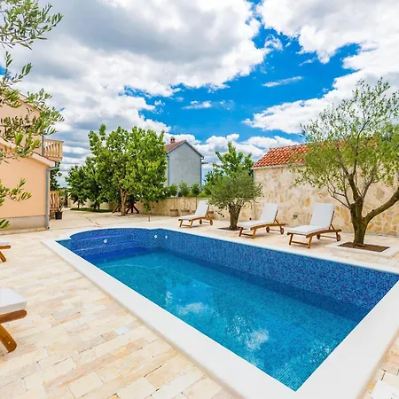 Modern Escape With Private Pool Sauna Game Bbq Near וילה זאדאר