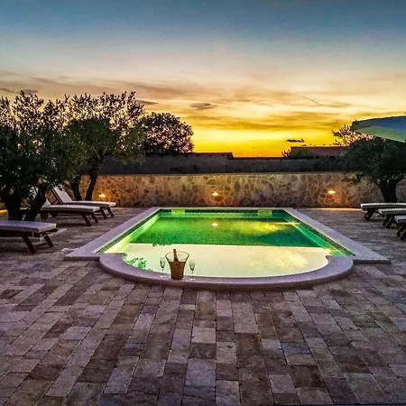 Modern Escape With Private Pool Sauna Game Bbq Near Ζαντάρ