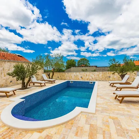 Βίλα Modern Escape With Private Pool Sauna Game Bbq Near *