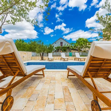 Modern Escape With Private Pool Sauna Game Bbq Near *