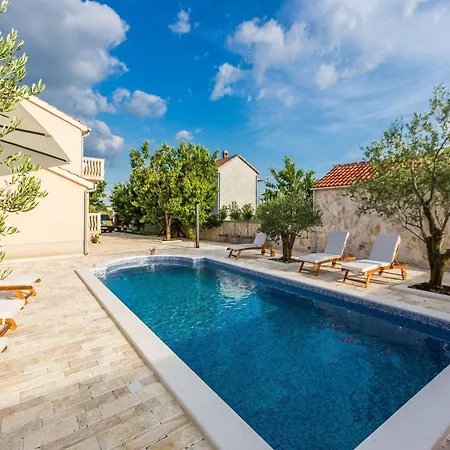 Modern Escape With Private Pool Sauna Game Bbq Near וילה