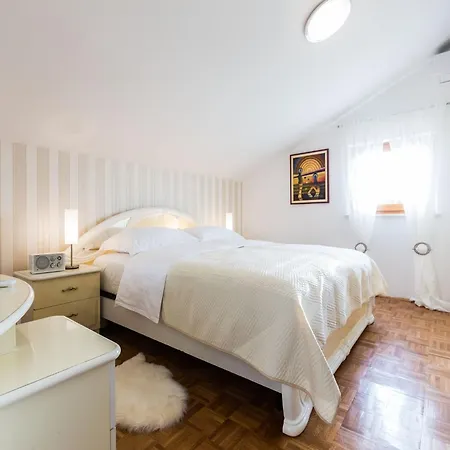 Βίλα Modern Escape With Private Pool Sauna Game Bbq Near *