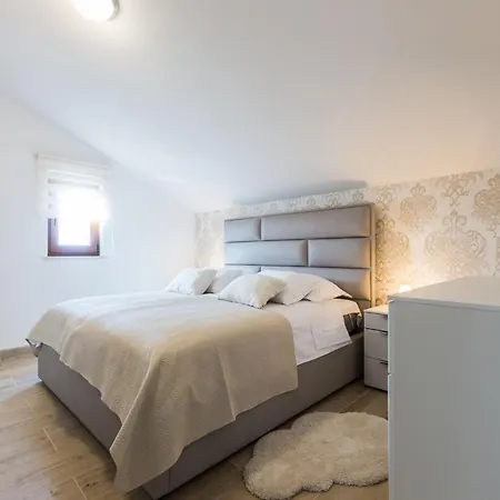 Modern Escape With Private Pool Sauna Game Bbq Near * זאדאר
