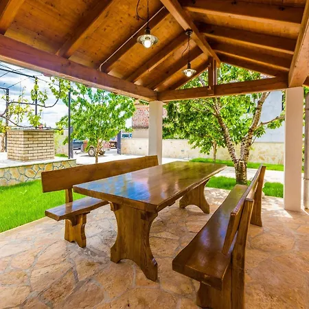 Βίλα Modern Escape With Private Pool Sauna Game Bbq Near