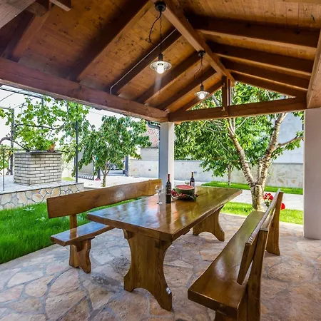 Modern Escape With Private Pool Sauna Game Bbq Near וילה זאדאר