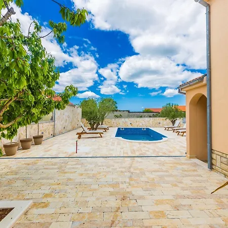 Modern Escape With Private Pool Sauna Game Bbq Near Βίλα